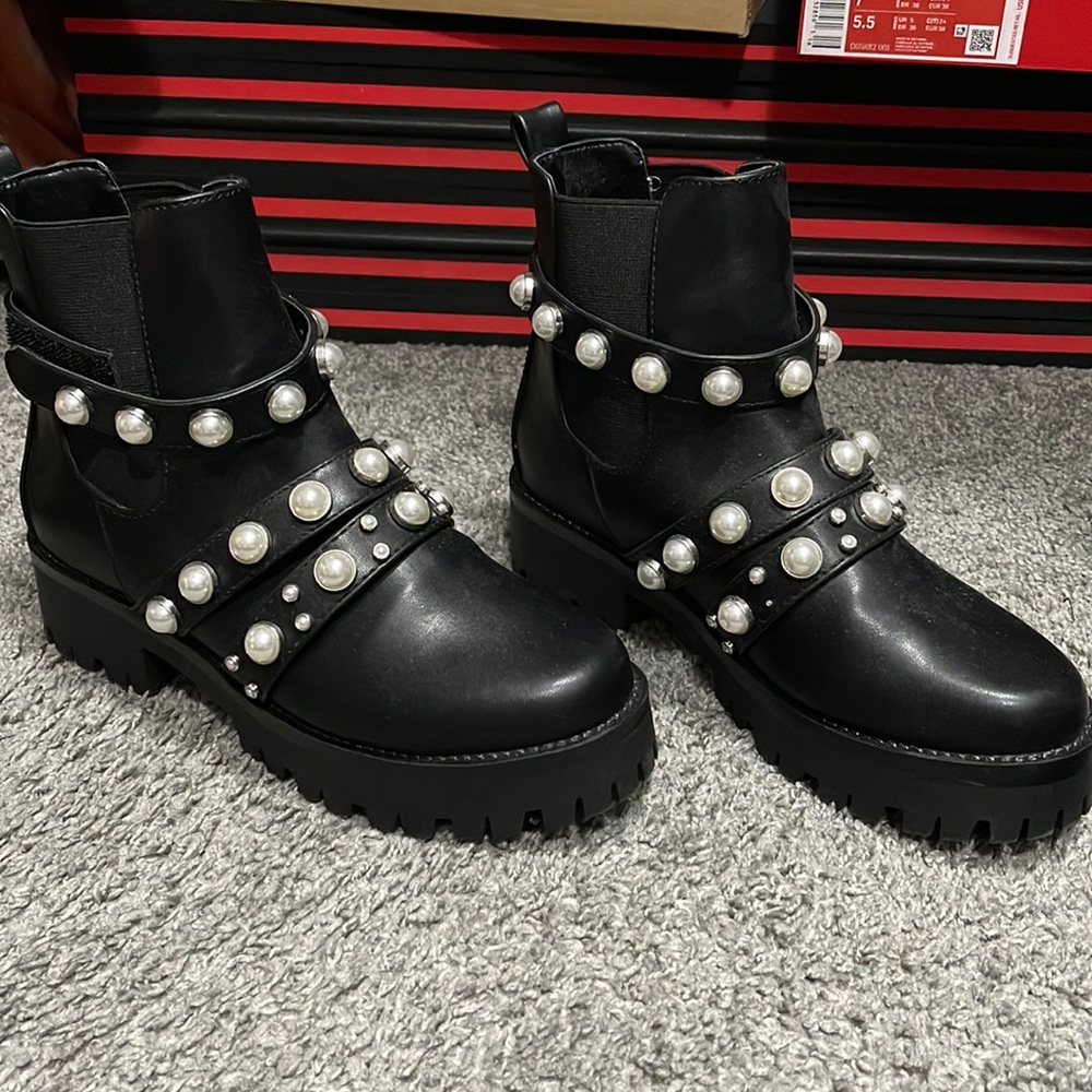 New BP black boots. Worn 1 time
